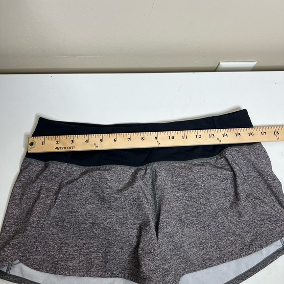 Lululemon shorts women’s size 8 gray black - Picture 6 of 8